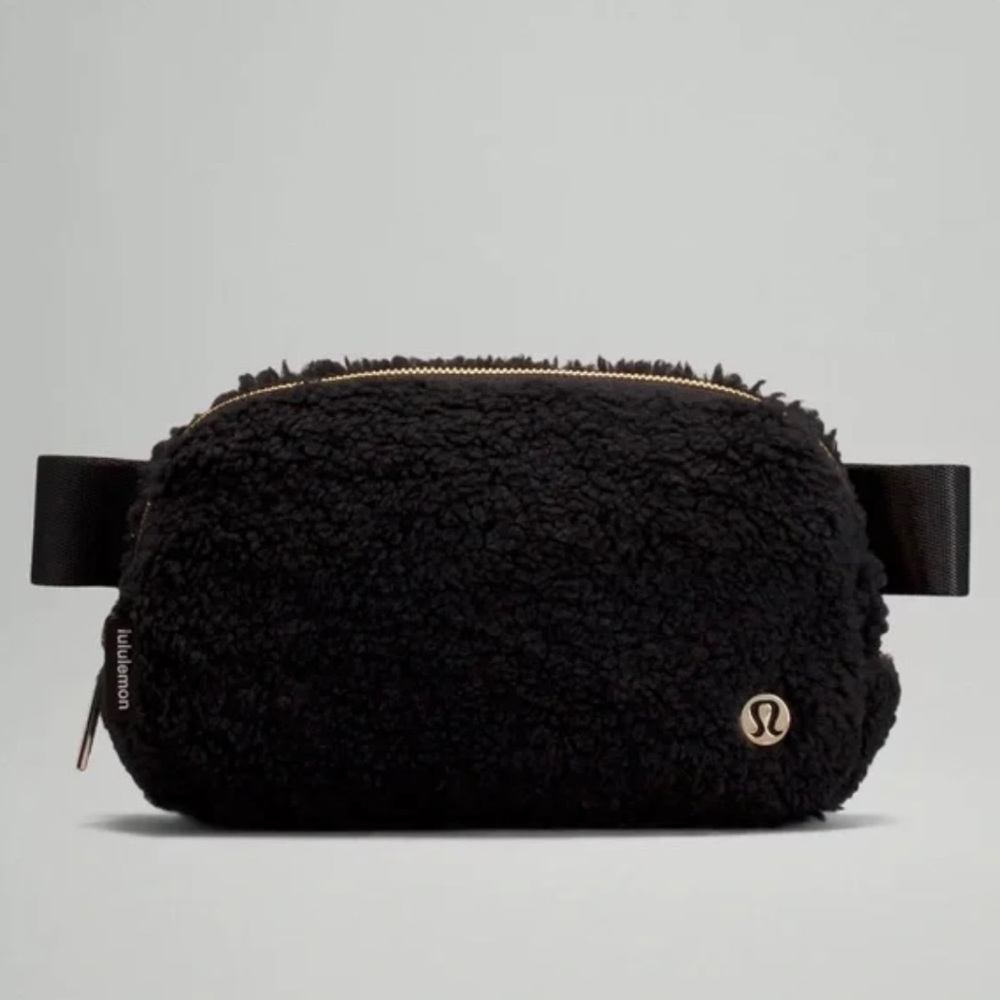 Lululemon Limited Edition Everywhere Belt Bag 1L *Fleece Black Sherpa - Picture 2 of 16